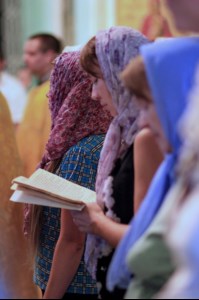 В канун дня памяти Петра и Февронии в храме Сошествия Святого Духа был совершён молебен о семейном благополучии и об обретении супруга или супруги