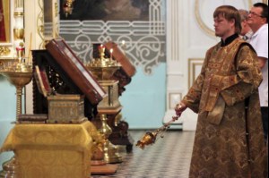 В канун дня памяти Петра и Февронии в храме Сошествия Святого Духа был совершён молебен о семейном благополучии и об обретении супруга или супруги