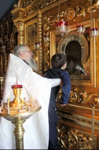 Воспитанники саратовских интернатов приняли крещение в Свято-Троицком кафедральном соборе