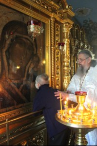 Воспитанники саратовских интернатов приняли крещение в Свято-Троицком кафедральном соборе