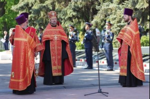 На Воскресенском кладбище совершена лития по воинам, погибшим в годы Великой Отечественной войны