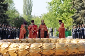 На Воскресенском кладбище совершена лития по воинам, погибшим в годы Великой Отечественной войны