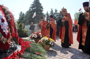 На Воскресенском кладбище совершена лития по воинам, погибшим в годы Великой Отечественной войны