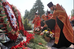 На Воскресенском кладбище совершена лития по воинам, погибшим в годы Великой Отечественной войны