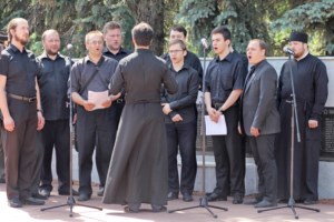 В День памяти и скорби на Воскресенском кладбище Саратова совершена заупокойная лития