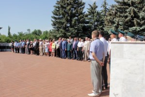 В День памяти и скорби на Воскресенском кладбище Саратова совершена заупокойная лития