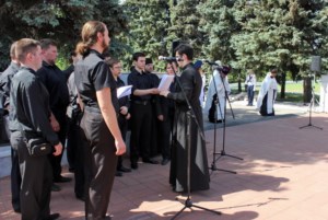 В День памяти и скорби на Воскресенском кладбище Саратова совершена заупокойная лития