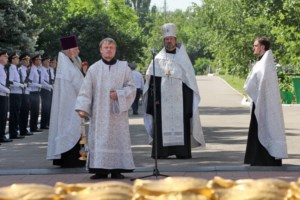В День памяти и скорби на Воскресенском кладбище Саратова совершена заупокойная лития