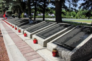 В День памяти и скорби на Воскресенском кладбище Саратова совершена заупокойная лития