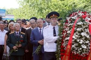 В День памяти и скорби на Воскресенском кладбище Саратова совершена заупокойная лития