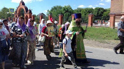 В Хвалынске состоялся крестный ход к разрушенному монастырскому скиту