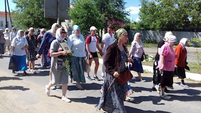 В Хвалынске состоялся крестный ход к разрушенному монастырскому скиту