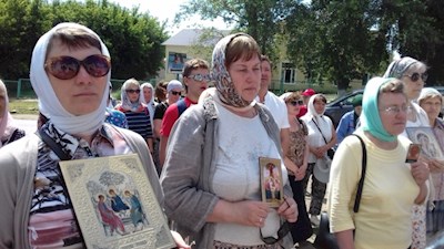 В Хвалынске состоялся крестный ход к разрушенному монастырскому скиту