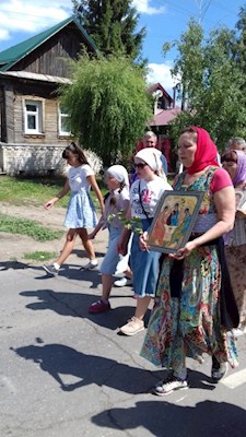 В Хвалынске состоялся крестный ход к разрушенному монастырскому скиту