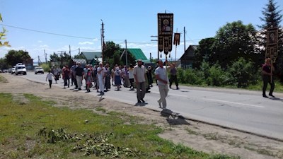 В Хвалынске состоялся крестный ход к разрушенному монастырскому скиту