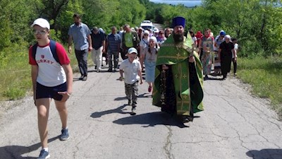В Хвалынске состоялся крестный ход к разрушенному монастырскому скиту