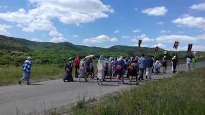 В Хвалынске состоялся крестный ход к разрушенному монастырскому скиту