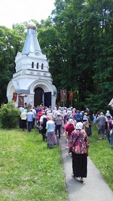 В Хвалынске состоялся крестный ход к разрушенному монастырскому скиту