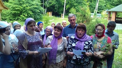 В Хвалынске состоялся крестный ход к разрушенному монастырскому скиту
