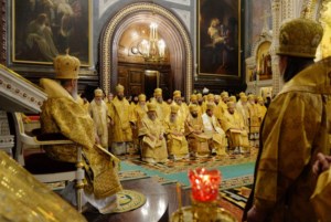 Митрополит Лонгин сослужил Святейшему Патриарху Кириллу на Литургии в Храме Христа Спасителя в годовщину его интронизации