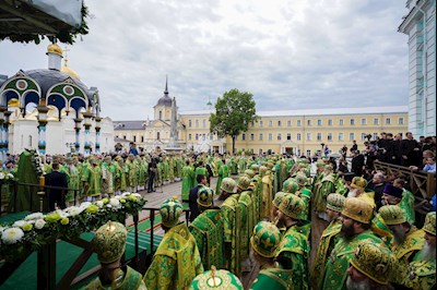 Митрополит Игнатий сослужил Святейшему Патриарху Кириллу в Свято-Троицкой Сергиевой Лавре