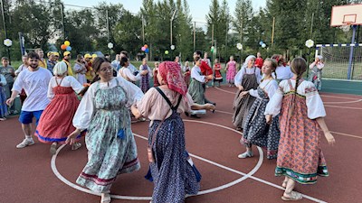 В «Солнечном» прошла веселая и красочная вечёрка