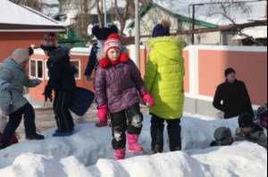 На традиционный зимний праздник в Покровском храме пригласили членов общества слепых и подопечных центра помощи семье и детям