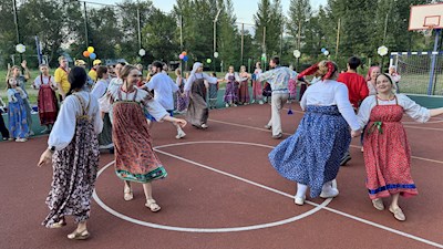 В «Солнечном» прошла веселая и красочная вечёрка