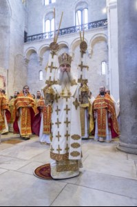 В день памяти святителя Николая Чудотворца Митрополит Лонгин возглавил Литургию в верхнем храме базилики святителя Николая г. Бари (Италия)