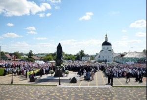 Митрополит Лонгин сослужил Святейшему Патриарху Кириллу на Божественной литургии в Воскресенском кафедральном соборе г. Арзамаса