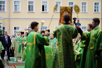 Митрополит Игнатий сослужил Святейшему Патриарху Кириллу в Свято-Троицкой Сергиевой Лавре
