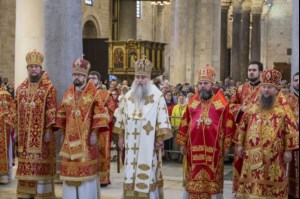 В день памяти святителя Николая Чудотворца Митрополит Лонгин возглавил Литургию в верхнем храме базилики святителя Николая г. Бари (Италия)