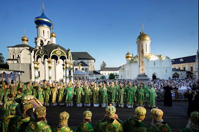 Митрополит Игнатий принял участие во всенощном бдении в Свято-Троицкой Сергиевой Лавре