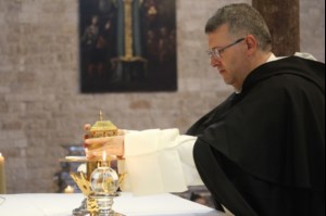 Представители делегации Русской Православной Церкви совершили Литургию в Базилике святителя Николая Чудотворца в г. Бари (Италия) и приняли участие в церемонии передачи мощей святителя