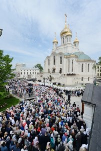 Митрополит Лонгин принял участие в великом освящении нового храма Воскресения Христова и Новомучеников и Исповедников Церкви Русской в московском Сретенском монастыре