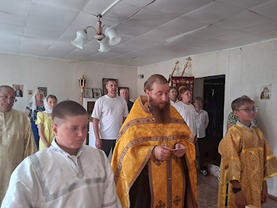 По Ягодной Поляне прошел крестный ход