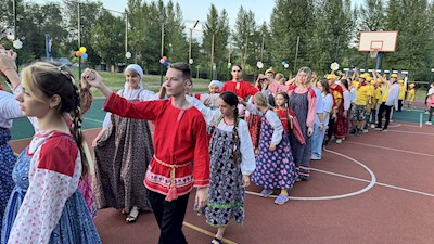 В «Солнечном» прошла веселая и красочная вечёрка