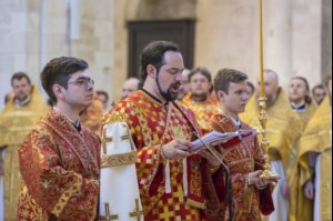 В день памяти святителя Николая Чудотворца Митрополит Лонгин возглавил Литургию в верхнем храме базилики святителя Николая г. Бари (Италия)