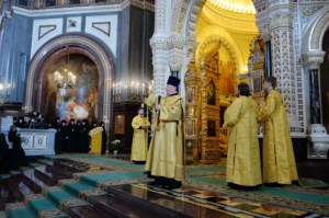 Митрополит Лонгин сослужил Святейшему Патриарху Кириллу на Литургии в Храме Христа Спасителя в годовщину его интронизации