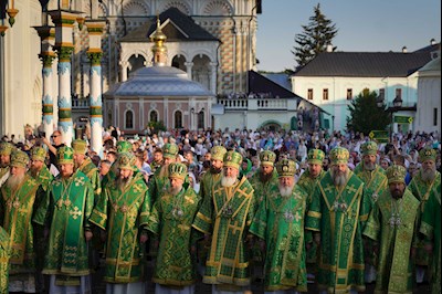 Митрополит Игнатий принял участие во всенощном бдении в Свято-Троицкой Сергиевой Лавре