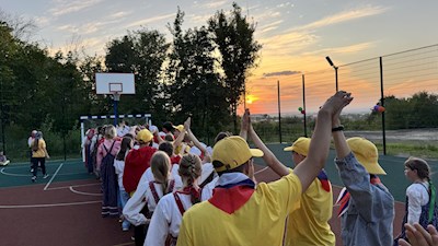 В «Солнечном» прошла веселая и красочная вечёрка