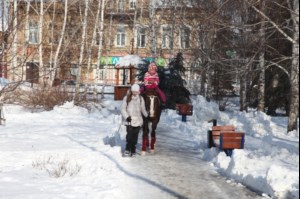 На традиционный зимний праздник в Покровском храме пригласили членов общества слепых и подопечных центра помощи семье и детям
