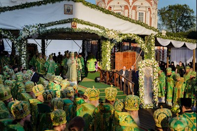 Митрополит Игнатий принял участие во всенощном бдении в Свято-Троицкой Сергиевой Лавре