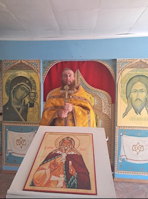 По Ягодной Поляне прошел крестный ход