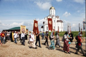 Начало крестного хода в Вавилов Дол