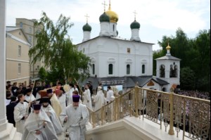 Митрополит Лонгин принял участие в великом освящении нового храма Воскресения Христова и Новомучеников и Исповедников Церкви Русской в московском Сретенском монастыре