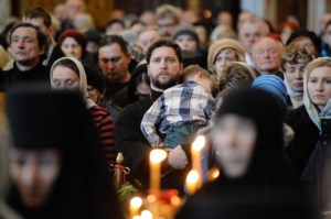 Митрополит Лонгин сослужил Святейшему Патриарху Кириллу на Литургии в Храме Христа Спасителя в годовщину его интронизации