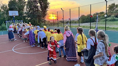 В «Солнечном» прошла веселая и красочная вечёрка