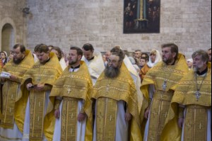 В день памяти святителя Николая Чудотворца Митрополит Лонгин возглавил Литургию в верхнем храме базилики святителя Николая г. Бари (Италия)