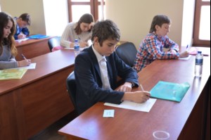 В Саратовской семинарии прошел конкурс для школьников «Молодежь. Общество. Будущее»